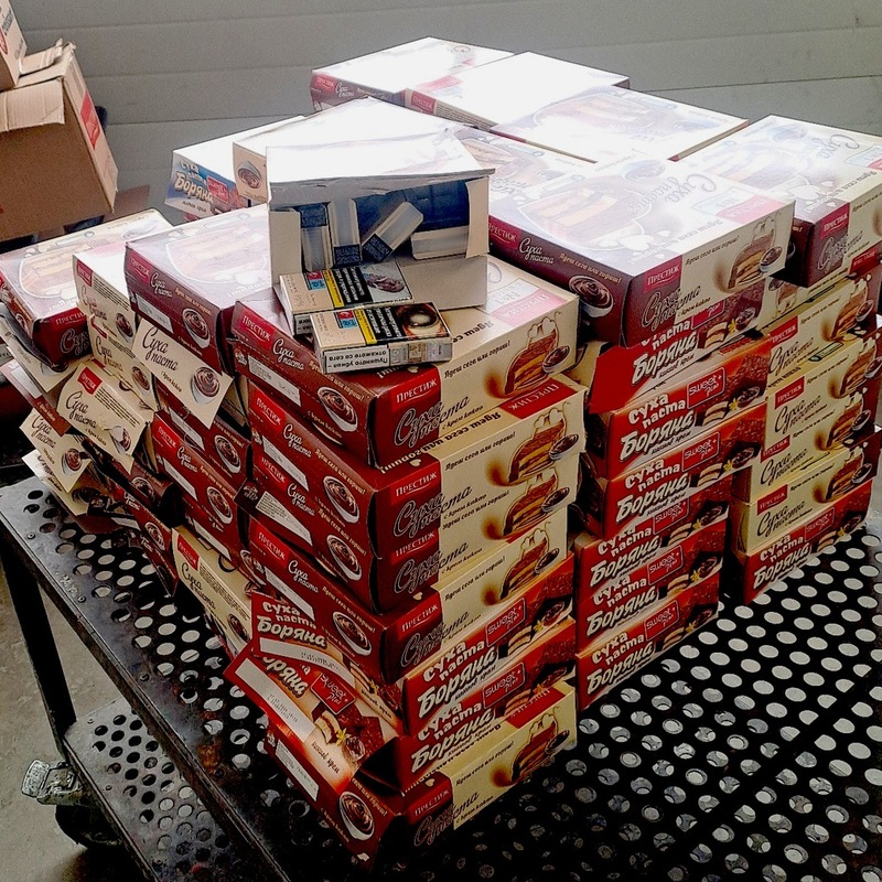 HZA-LA: Kippen statt Kekse - Landshuter Zöllner finden 30.000 Schmuggelzigaretten - Foto: presseportal.de