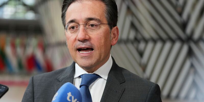 Spaniens Außenminister José Manuel Albares hat sich überrascht über das Schweigen von Bundeskanzler Friedrich Merz angesichts scharfer Angriffe von US-Präsident Donald Trump auf Spanien geäußert.  - Foto: Virginia Mayo/AP/dpa