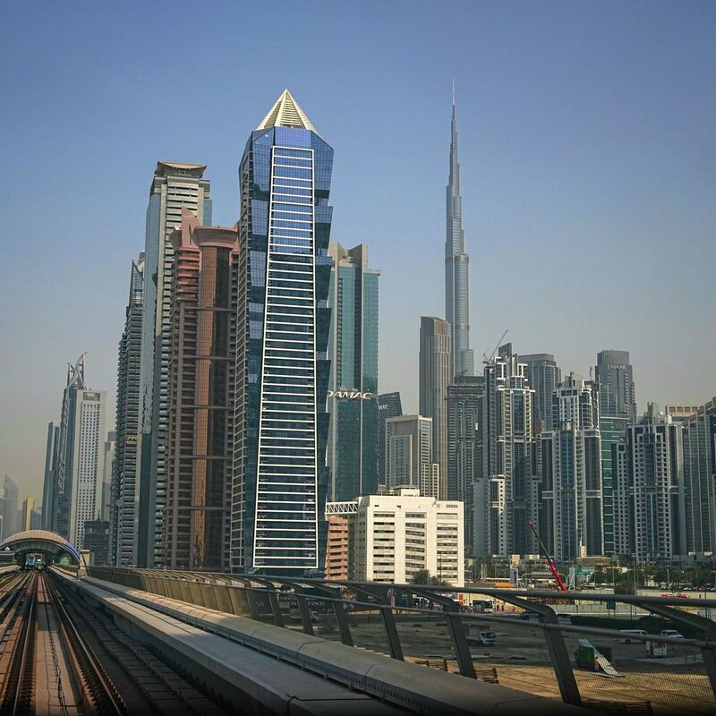 Auch mit Privatjets wollen Menschen aus der Golfregion ausreisen. (Archivbild) - Foto: Fatima Shbair/AP/dpa