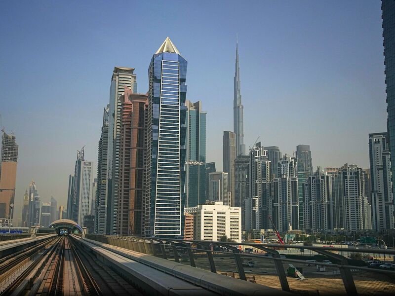Auch mit Privatjets wollen Menschen aus der Golfregion ausreisen. (Archivbild) - Foto: Fatima Shbair/AP/dpa