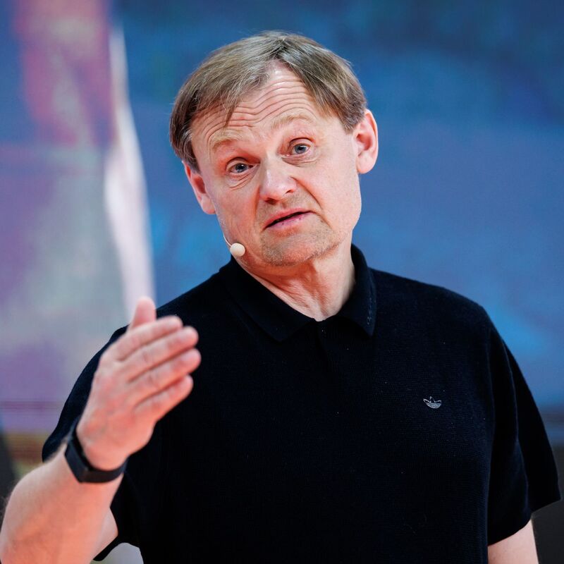 Adidas-Vorstandschef Björn Gulden bleibt bis 2030 an der Spitze des Unternehmens.  - Foto: Daniel Karmann/dpa