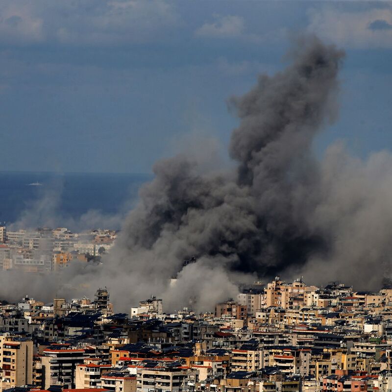Auch die Angriffe zwischen Israel und dem Libanon reißen nicht ab - hier eine Explosion im Süden Beiruts. - Foto: Marwan Naamani/dpa