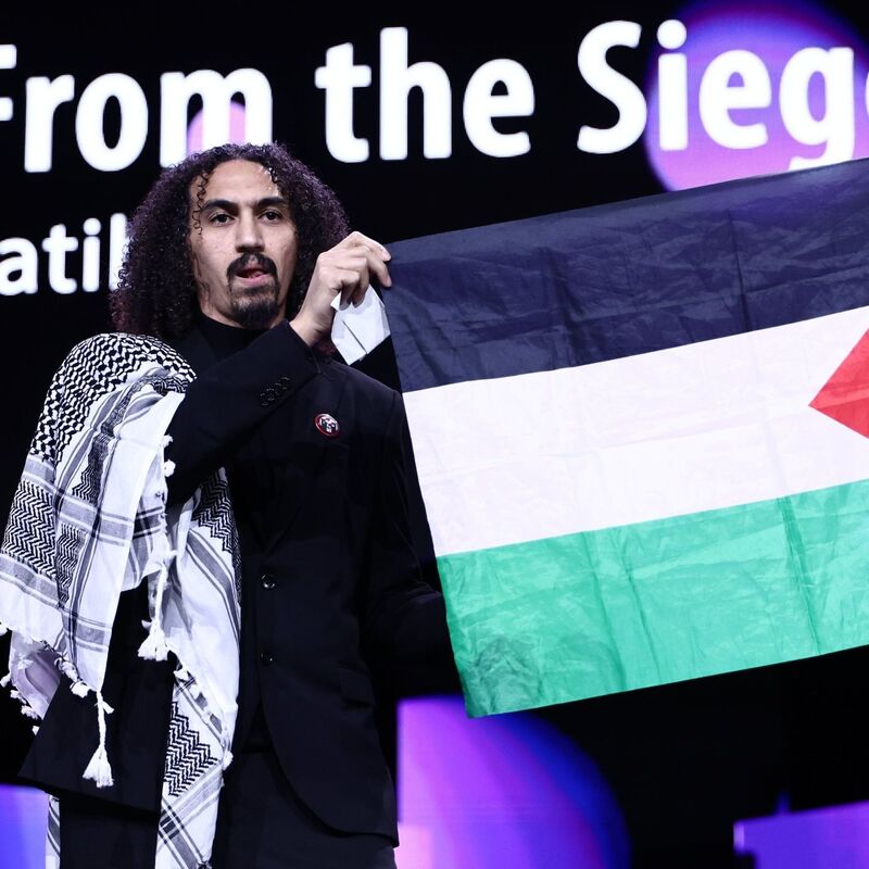 Der syrisch-palästinensische Regisseur Abdallah Alkhatib bei der Abschlussgala. (Archivbild) - Foto: Christoph Soeder/dpa