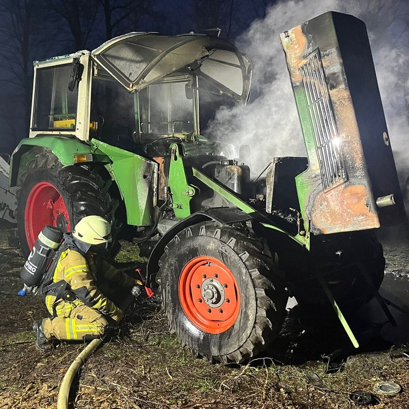 FW-OLL: Traktor fängt Feuer - Foto: presseportal.de