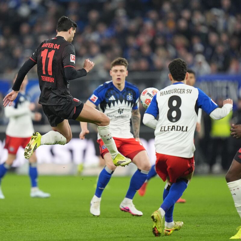 Leverkusens Martin Terrier verpasste mit seinem Lattentreffer das 1:0 beim HSV. - Foto: Marcus Brandt/dpa