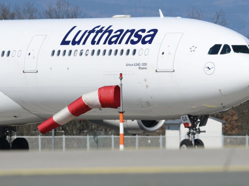 Die Bundesregierung schickte einen Lufthansa-Airbus zu einem ersten Evakuierungsflug nach Oman. (Archivbild) - Foto: Arne Dedert/dpa Pool/dpa