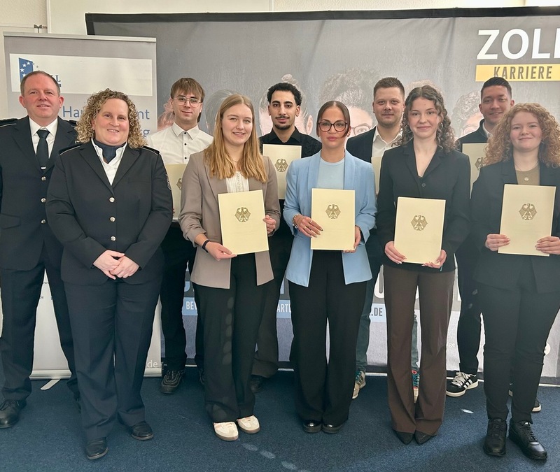 HZA-DU: Berufseinsteiger beim Hauptzollamt Duisburg - Jetzt Karriere beim ZOLL starten! - Foto: presseportal.de