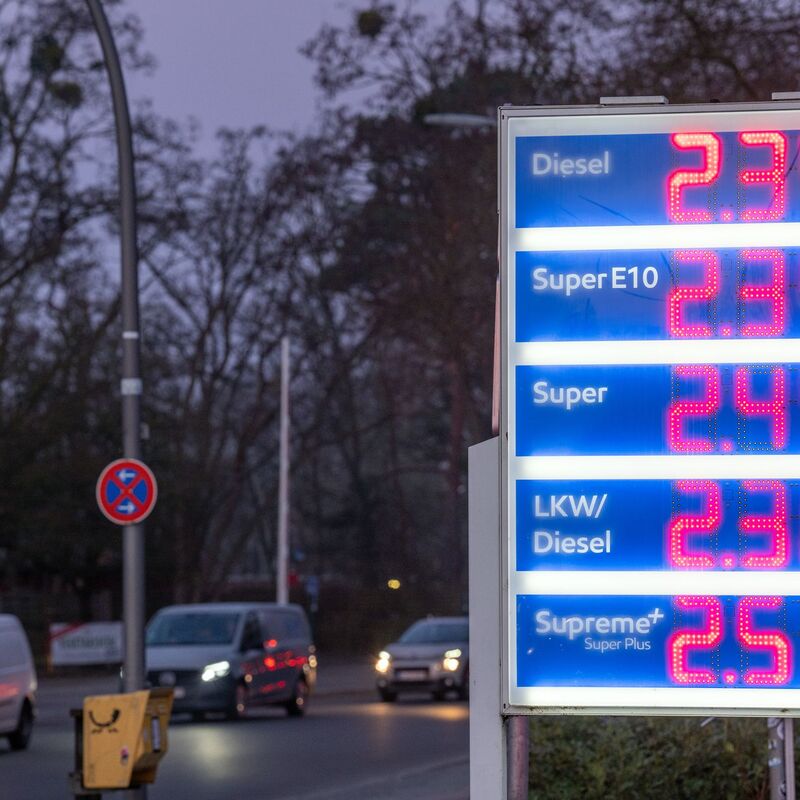 Tanken wird immer teurer. - Foto: Soeren Stache/dpa
