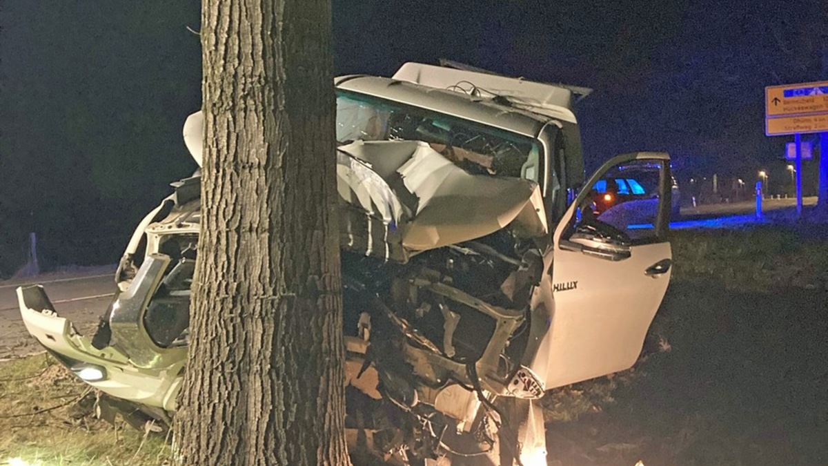 POL-GM: Alkoholisierter Autofahrer kollidiert mit Baum - Foto: presseportal.de