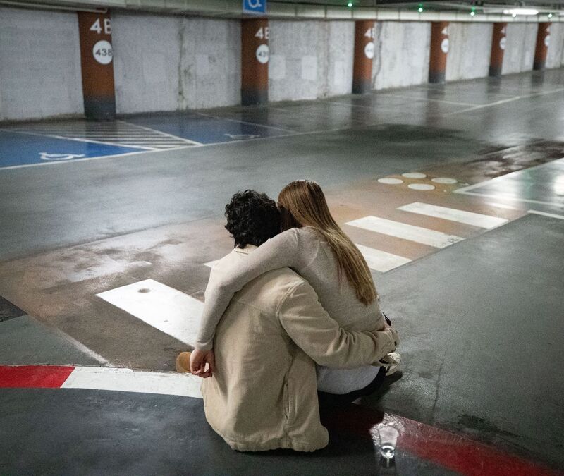 Menschen in Tel Aviv suchen Schutz bei Luftalarm. (Archivbild) - Foto: Chen Junqing/XinHua/dpa