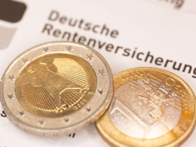 Die Renten steigen spürbar. (Symbolbild) - Foto: Fernando Gutierrez-Juarez/dpa