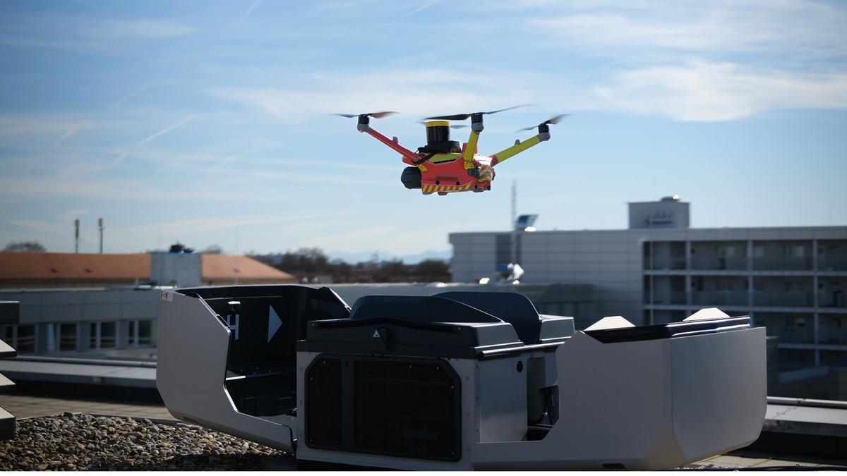 FW-M: Zusammenarbeit zwischen Stadt und Landkreis: automatisierte Drohnen für die Gefahrenabwehr - Foto: presseportal.de
