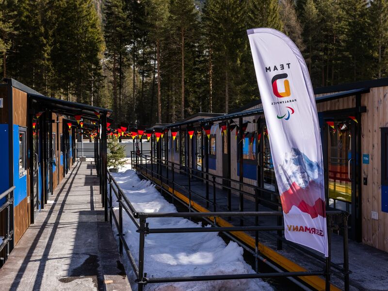 Das olympische Dorf in Cortina.  - Foto: Philipp von Ditfurth/dpa