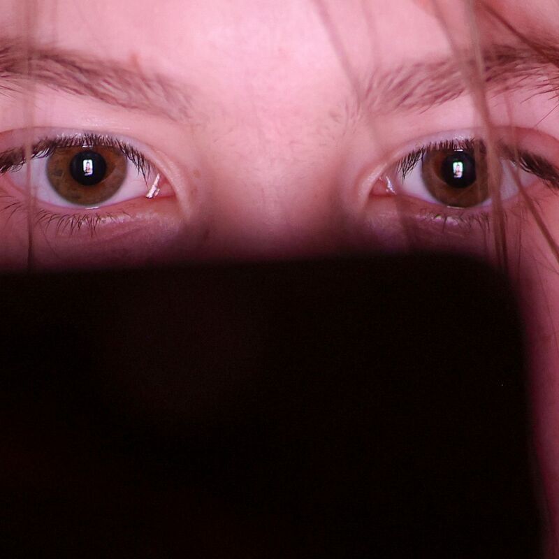 Die Vorstöße von SPD und CDU sehen vor, dass Kinder erst ab 14 Jahren auf Online-Plattformen wie Tiktok und Co. dürfen sollen. (Symbolbild) - Foto: Jan Woitas/dpa