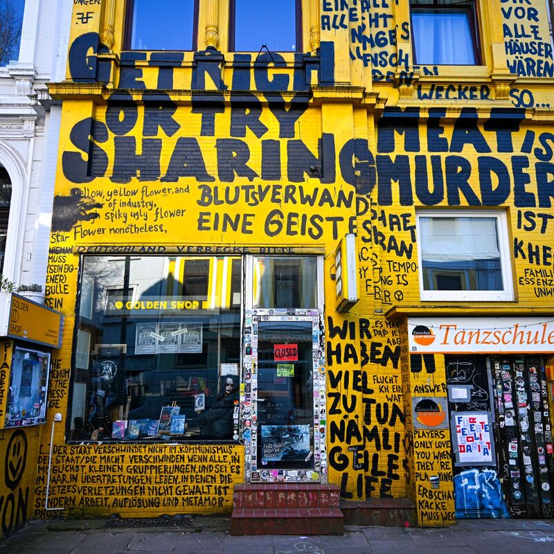 Der Buchladen «Golden Shop» in Bremen. - Foto: Sina Schuldt/dpa