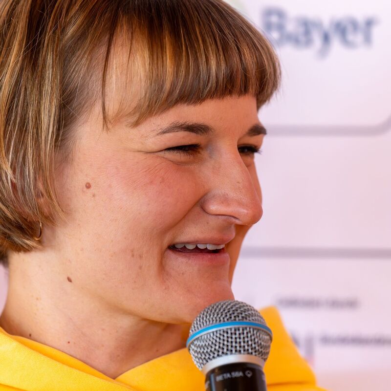 Fahnenträgerin 2.0: Anna-Lena Forster. - Foto: Philipp von Ditfurth/dpa