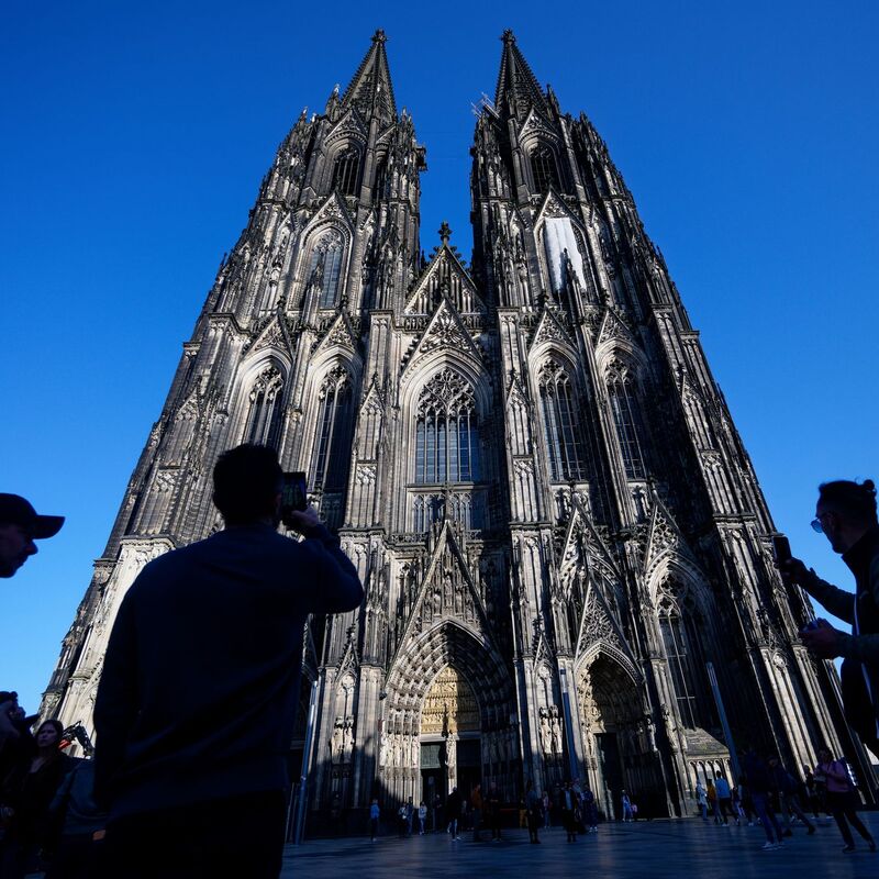 Für Touristen ist der Dom bald nicht mehr gratis zu besichtigen.  - Foto: Henning Kaiser/dpa