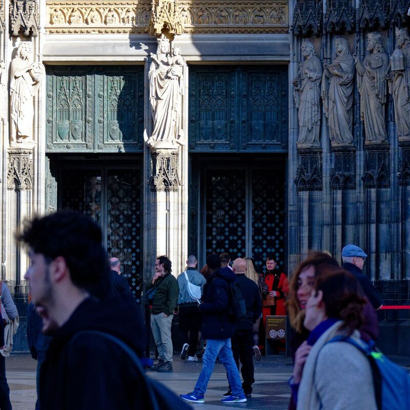 Bislang war der Innenraum des Doms für Touristen kostenlos. (Archivbild) - Foto: Henning Kaiser/dpa