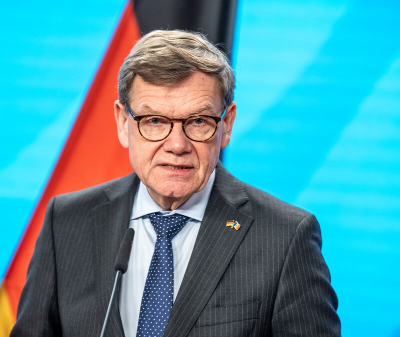  Die Bundesregierung will nach drei Sonderflügen aus dem Oman auch aus der saudischen Hauptstadt Riad in der Nahost-Region gestrandete Deutsche in die Heimat zurückbringen. Das kündigte Außenminister Johann Wadephul (CDU) an. - Foto: Michael Kappeler/dpa