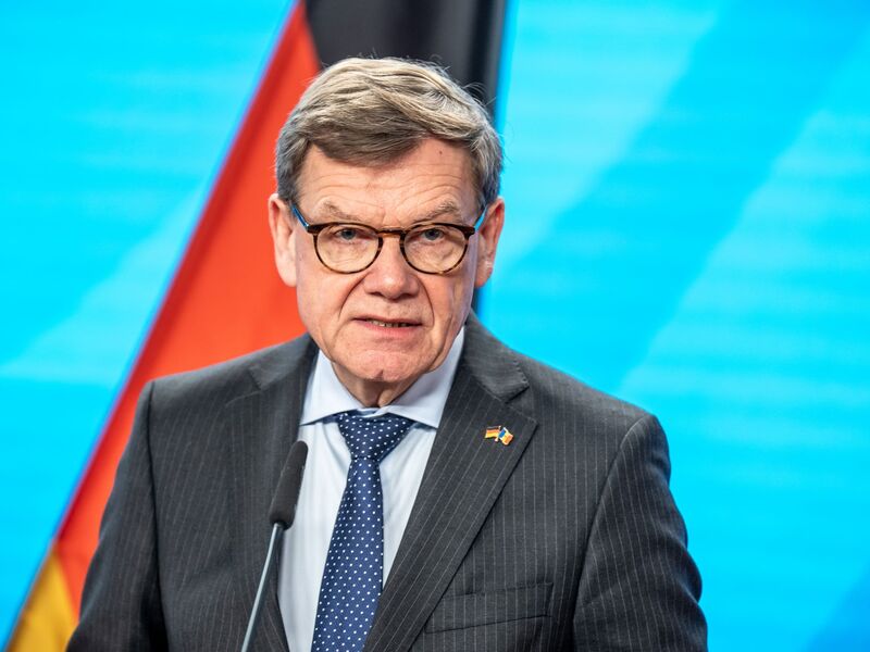  Die Bundesregierung will nach drei Sonderflügen aus dem Oman auch aus der saudischen Hauptstadt Riad in der Nahost-Region gestrandete Deutsche in die Heimat zurückbringen. Das kündigte Außenminister Johann Wadephul (CDU) an. - Foto: Michael Kappeler/dpa