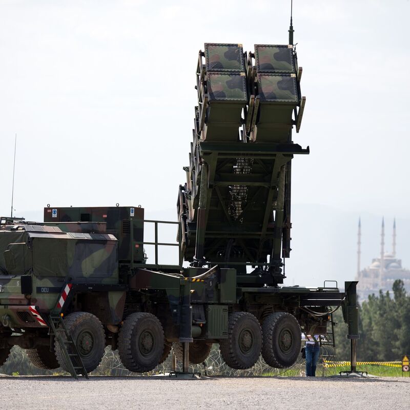 Zur Raketenabwehr der Nato gehören unter anderem solche Patriot-Systeme. (Symbolbild) - Foto: picture alliance / dpa