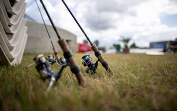 Angeln war lange eine Männerdomäne - das ändert sich langsam. (Symbolbild) - Foto: Fabian Strauch/dpa