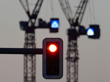 Steht die Ampel für die Konjunktur weiter auf rot? - Foto: Soeren Stache/dpa