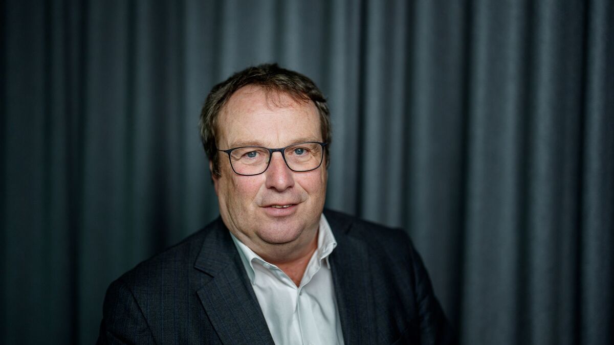 Ist gegen einen neuen Tankrabatt: NRW-Minister Krischer - Foto: Michael Kappeler/dpa