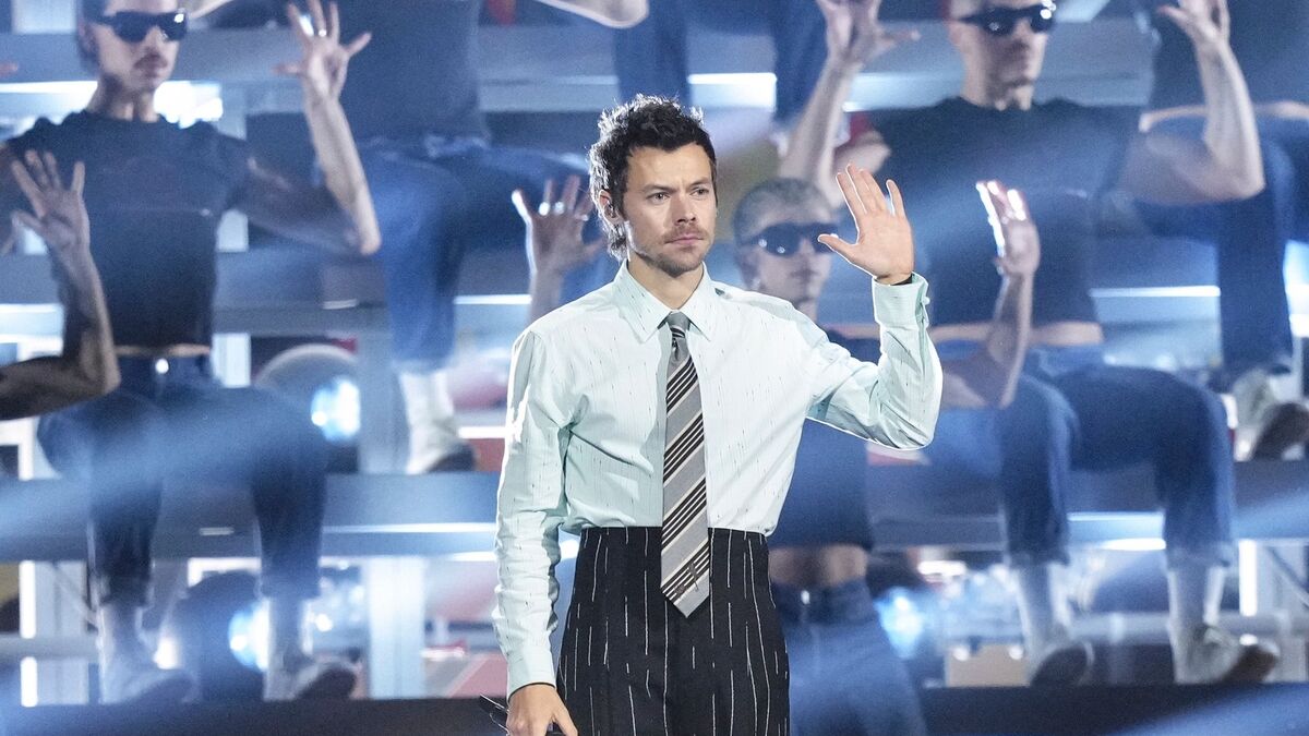 Bei den Brit Awards lieferte Harry Styles zu seiner Single «Aperture» einen spektakulären Auftritt. - Foto: Scott A Garfitt/Invision/AP/dpa