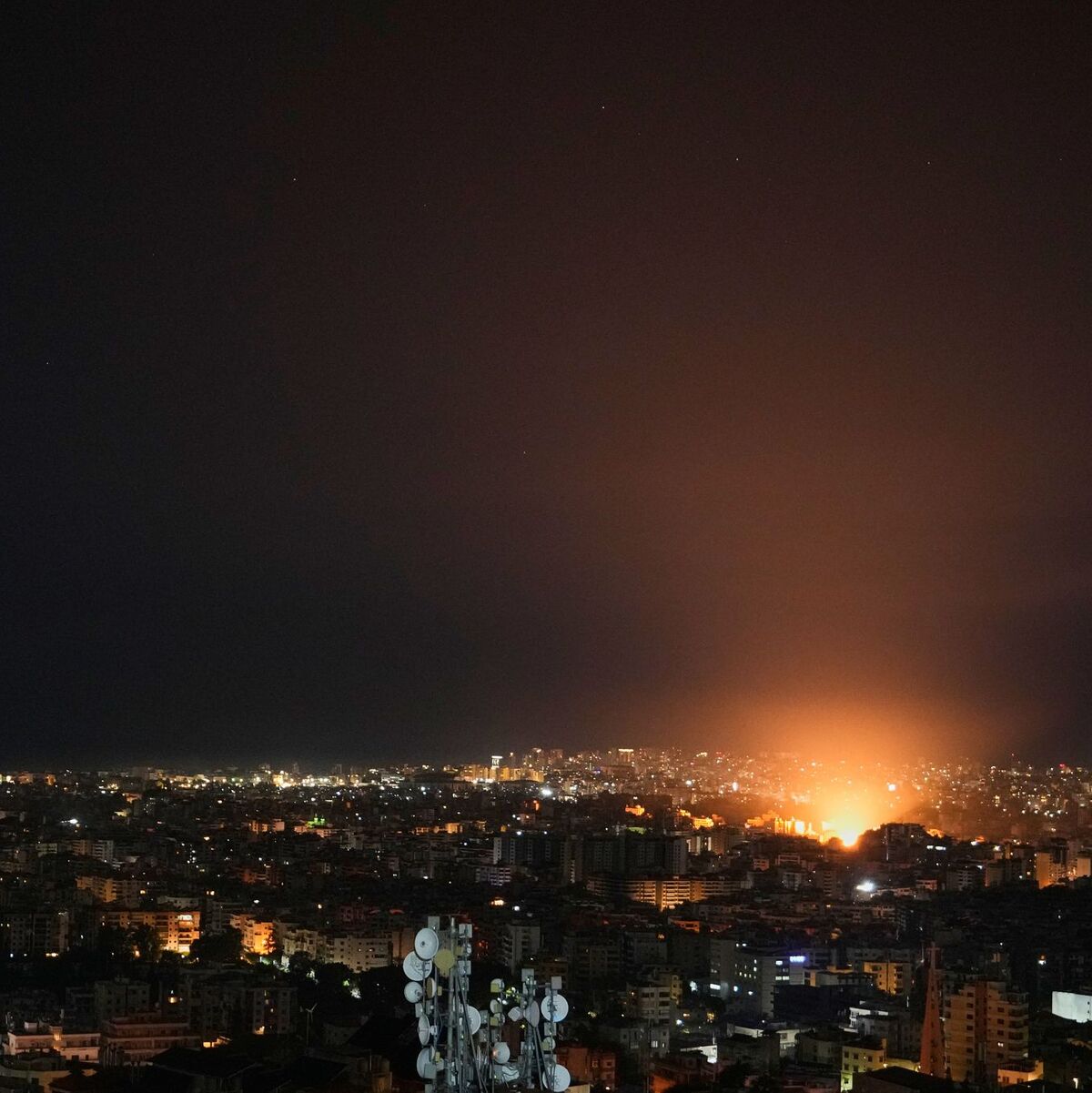 Israels Armee greift weiter im Libanon an.  - Foto: Hassan Ammar/AP/dpa