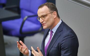 Grüne werfen Spahn mangelndes Anstandsgefühl vor