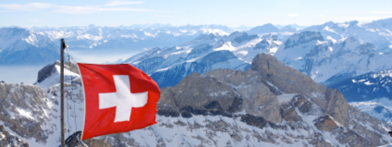Flagge der Schweiz - Foto: iStockphoto.com / assalve