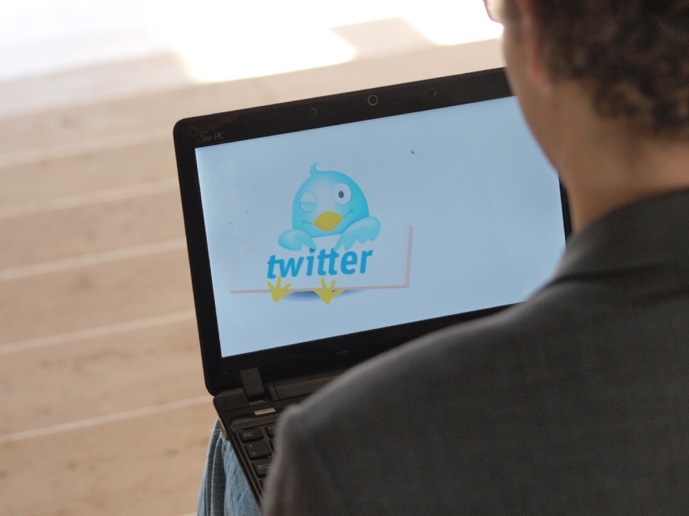 Twitter-Nutzer an einem Computer