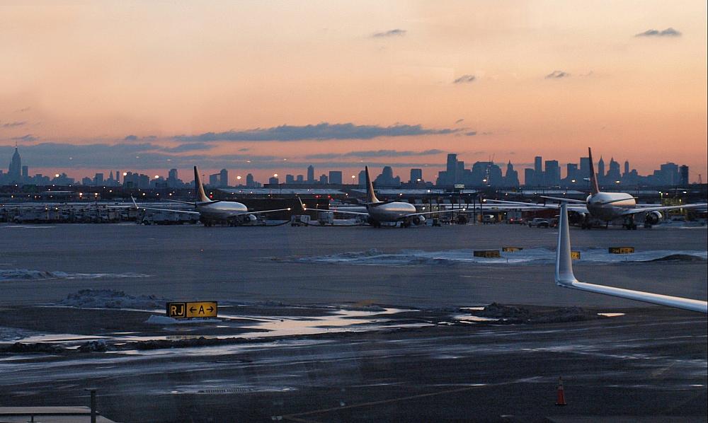 Flugzeuge am Flughafen Newark bei New York