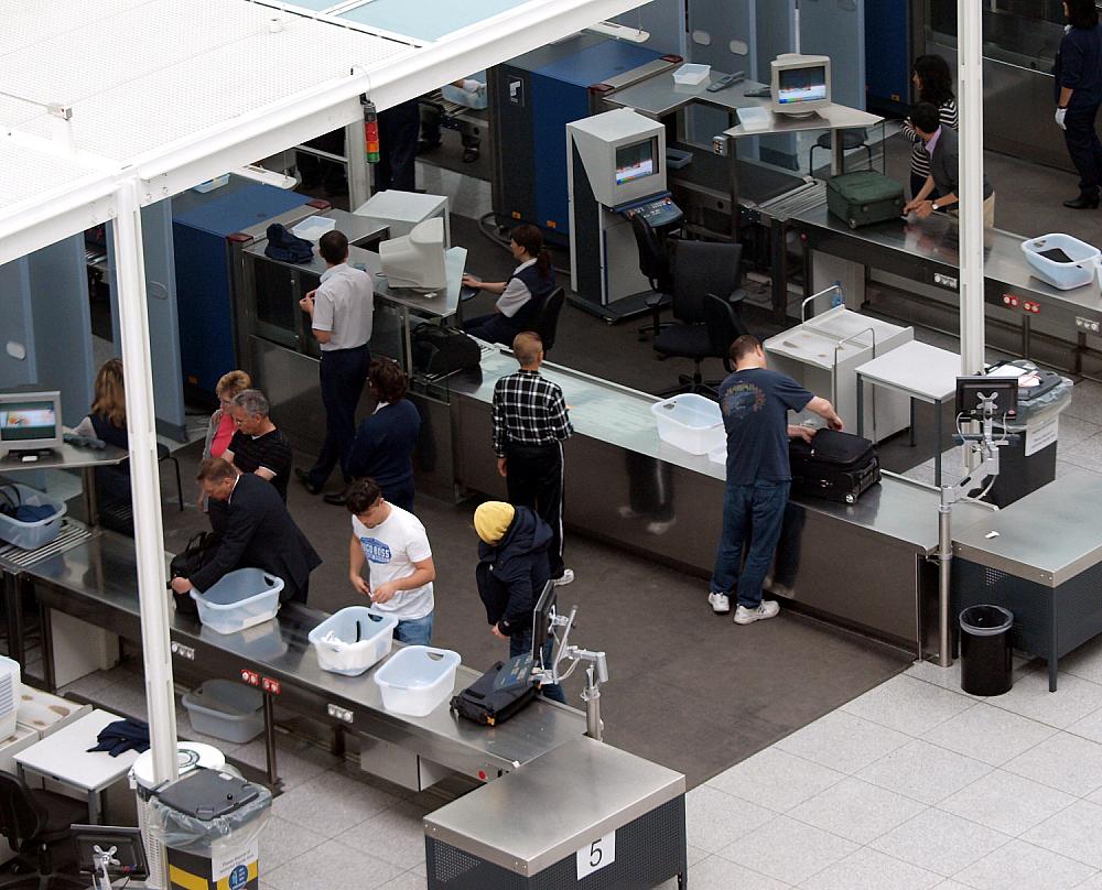 Sicherheitskontrolle am Flughafen