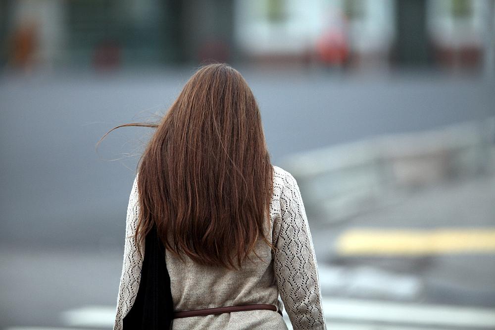 Frau mit braunem Haar (Archiv)