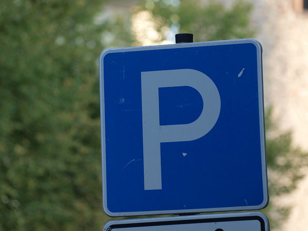 Parkplatz-Schild (Archiv)