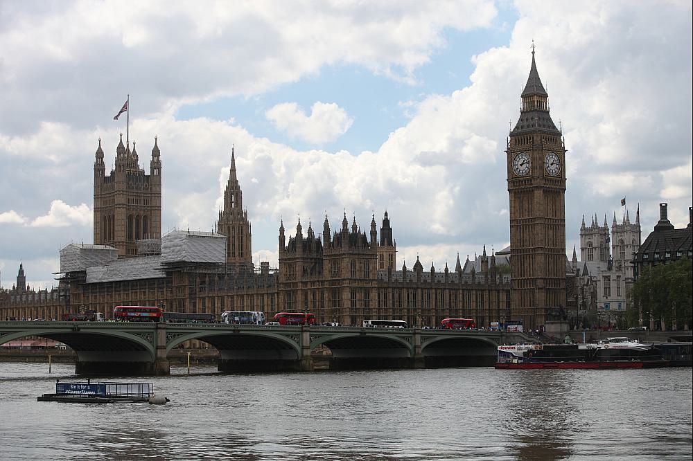 Houses of Parliament mit Big Ben (Archiv)