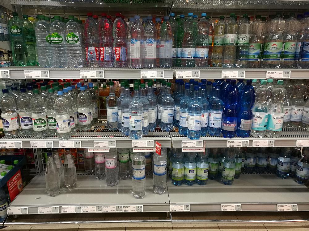 Wasserflaschen (Archiv)