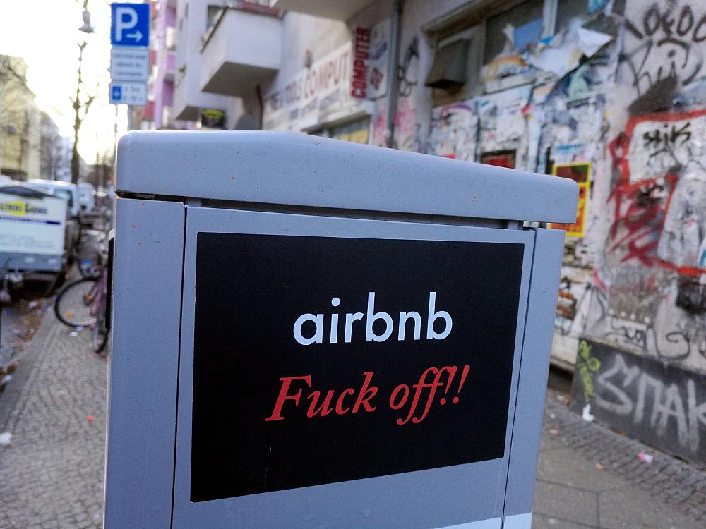 Anti-Airbnb-Sticker (Archiv) über dts Nachrichtenagentur