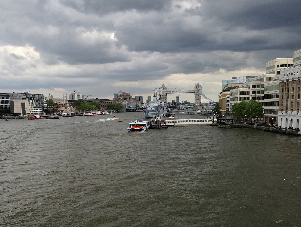 Blick von der London Bridge zur Tower Bridge (Archiv)
