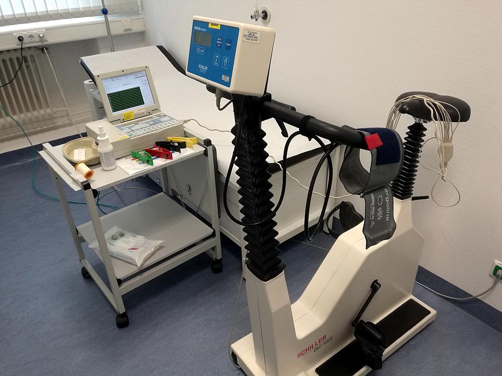 Fahrradergometer für Belastungs-EKG (Archiv)