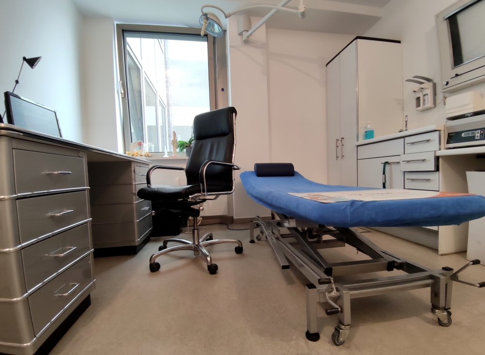 Behandlungszimmer beim Arzt