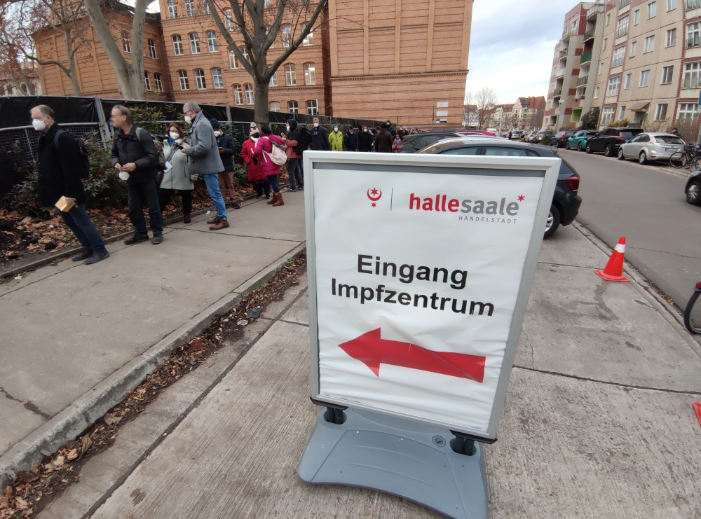 Bund und Länder: Impfkampagne und offene Schulen