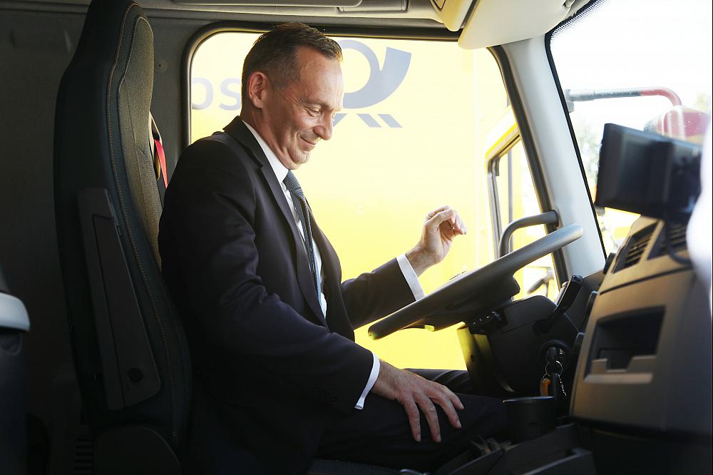 Volker Wissing in einem Post-LKW am 13.07.2023