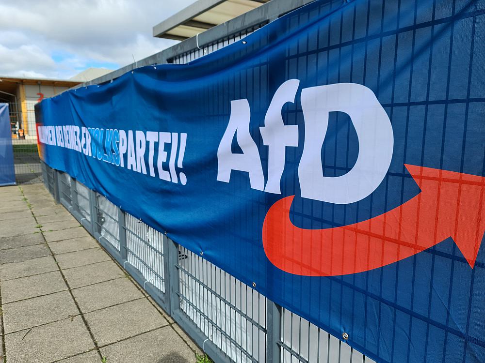 Logo vor AfD-Parteitag am 28.07.2023