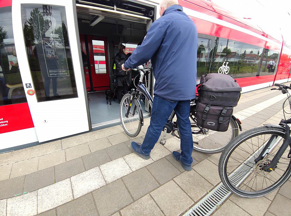 Fahrradmitnahme in einem Regionalzug (Archiv)