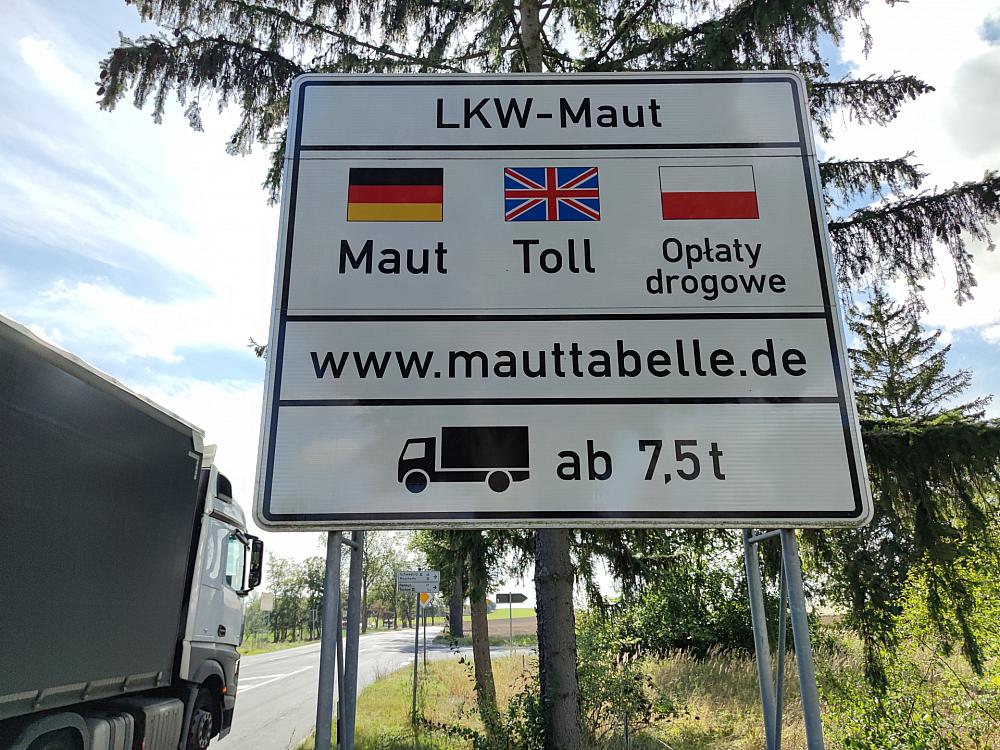 Hinweisschild auf LKW-Maut (Archiv)