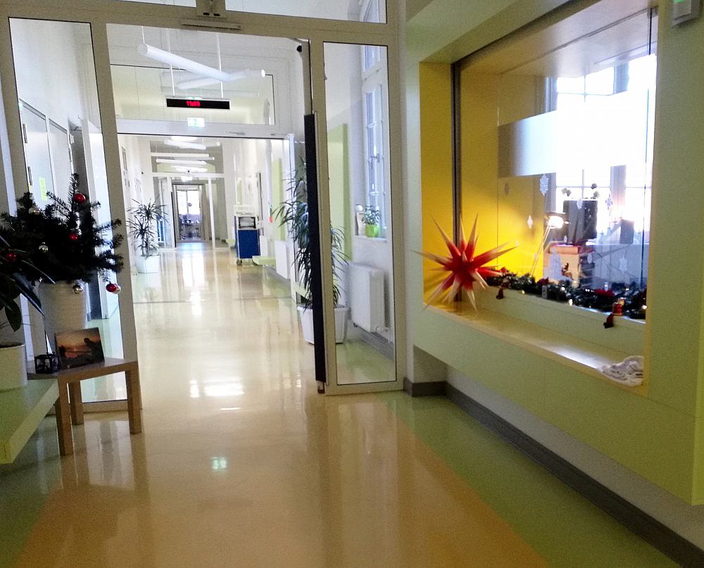 Krankenhaus zur Weihnachtszeit (Archiv)