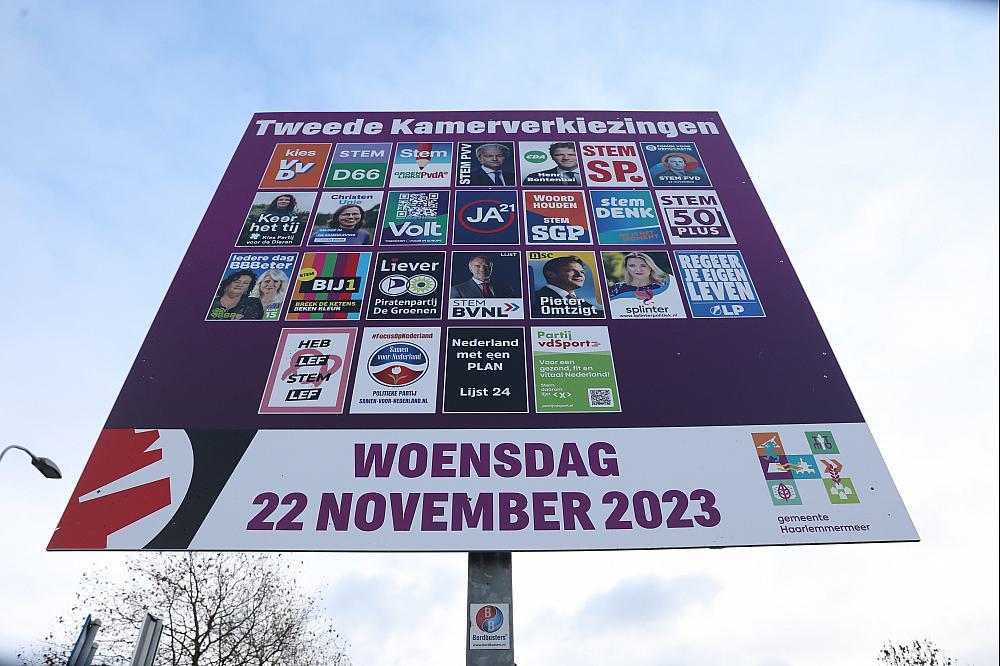 Werbung für Parlamentswahl in den Niederlanden 2023 am 21.11.2023